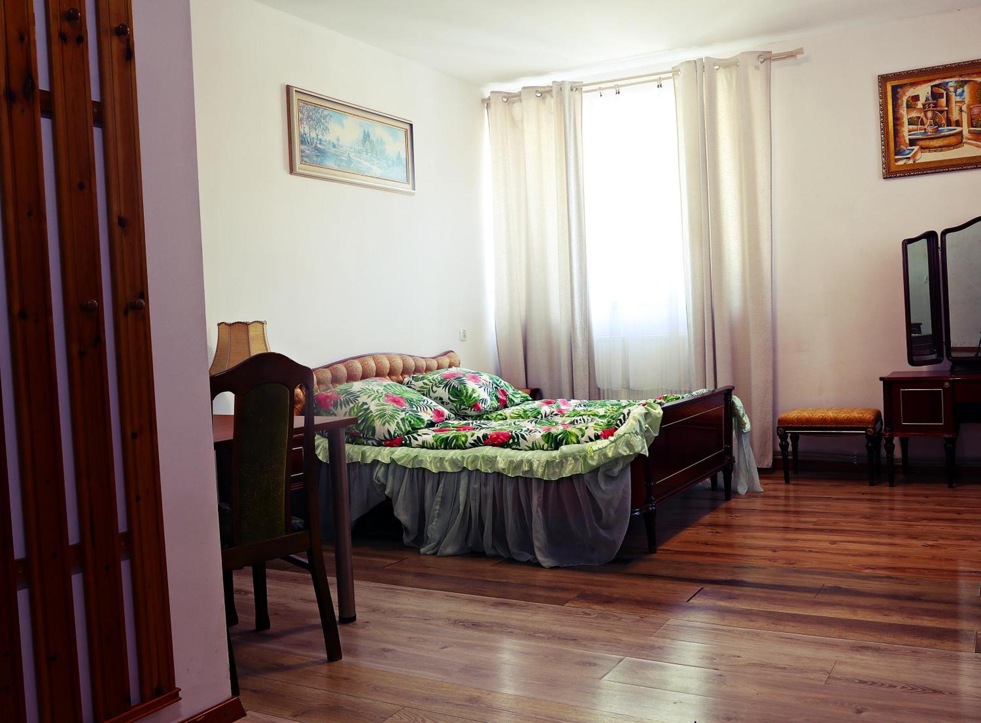 Hotel Dworek — Photos 1